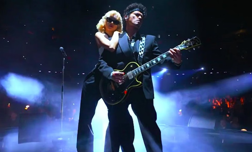 Rose Dan Bruno Mars APT Pecahkan Grammy 2026 Viral