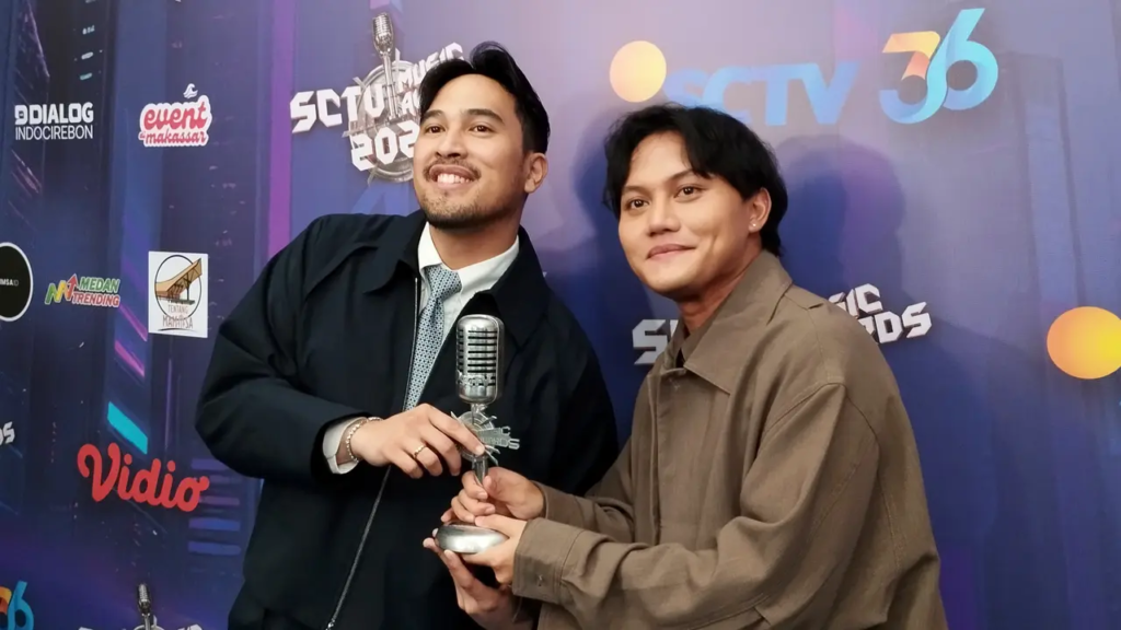 Rizky Febian dan Adrian Khalif Sapu Bersih 3 Piala SCTV Music Awards 2026 Lewat "Alamak"